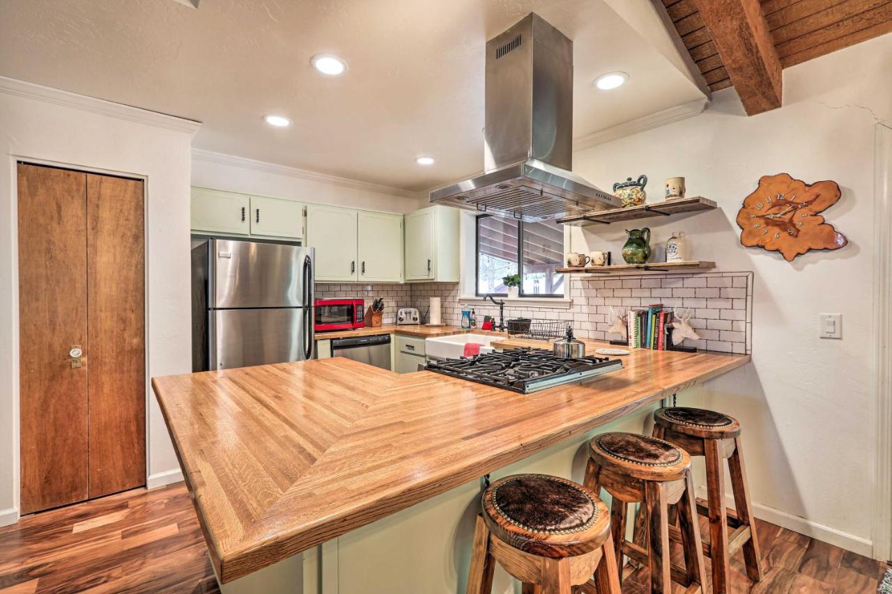 Pet-Friendly Munds Park Cabin With Hot Tub And Patio Ngoại thất bức ảnh